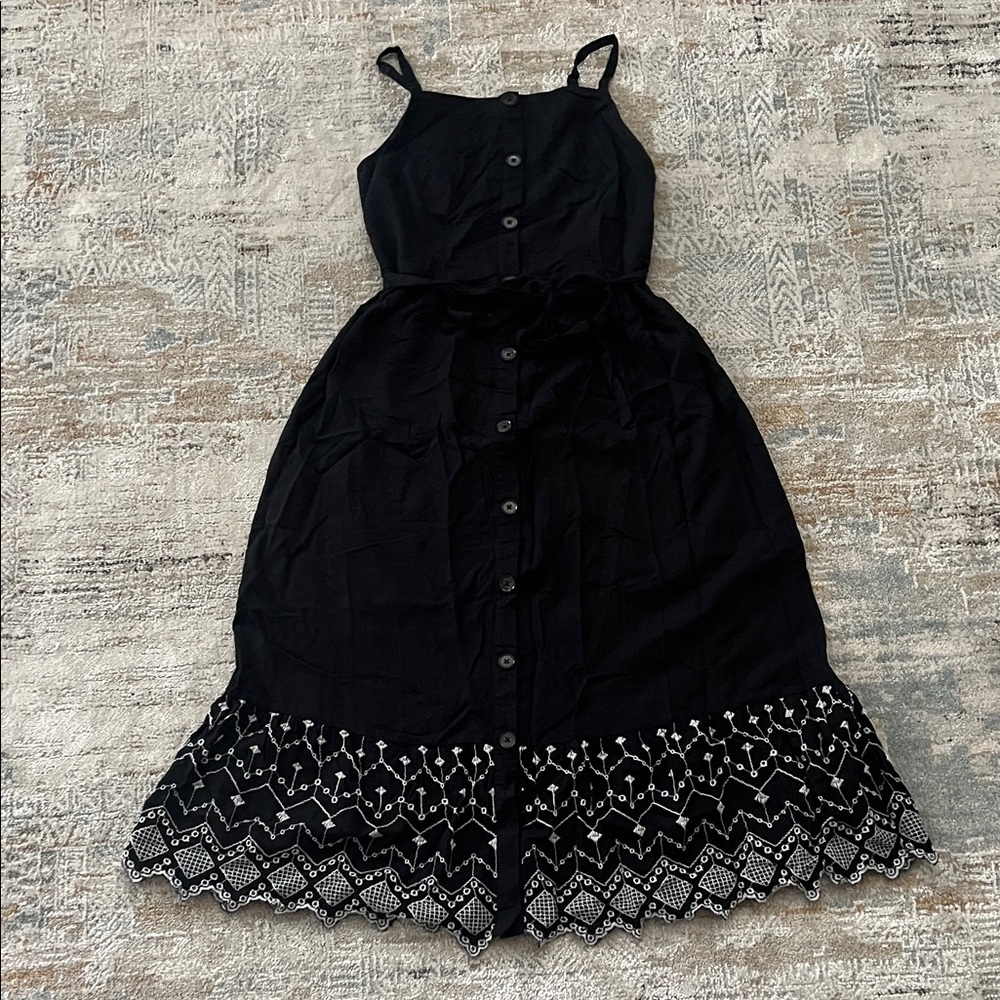 ‼️ Old Navy Midi Dress with Lace Hem ‼️